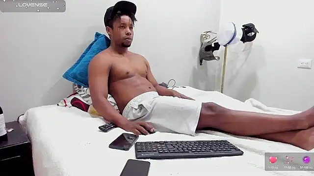 AlejoKhalifa  online show from September 2025 10:13:02 PM