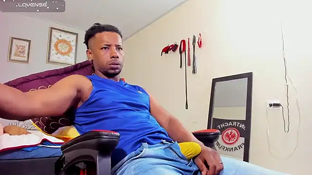 AlejoKhalifa  online show from October 2025 12:06:01 PM