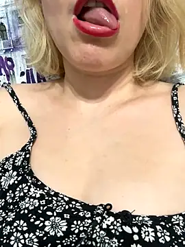 Yourdirtybitch online show from October 2025 01:14:01 PM