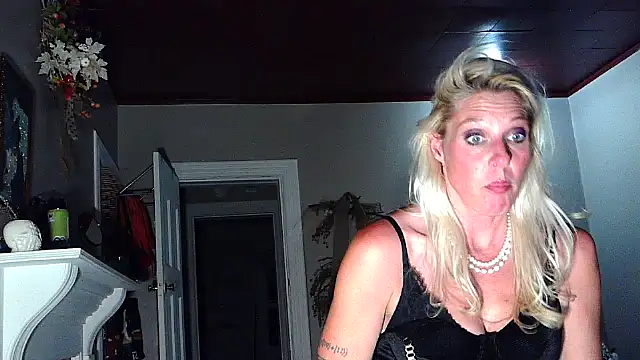 Snapshot of Glamazonx chatting on September 2025 06:46:01 AM Glamazonx online show from September 2025 06:46:01 AM