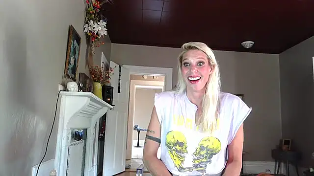 Snapshot of Glamazonx chatting on September 2025 08:25:02 PM Glamazonx online show from September 2025 08:25:02 PM