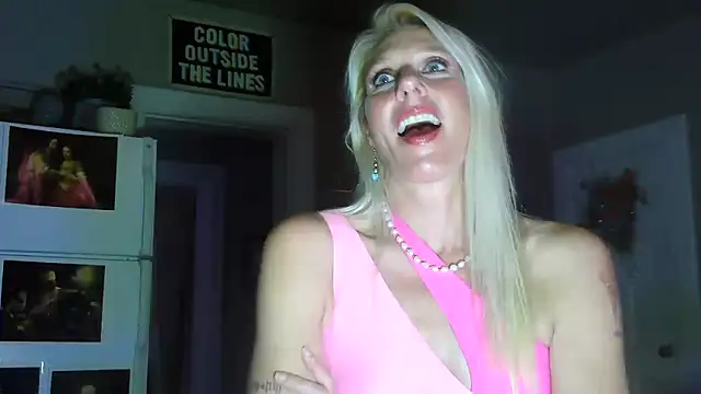 Snapshot of Glamazonx chatting on October 2025 12:32:02 AM Glamazonx online show from October 2025 12:32:02 AM