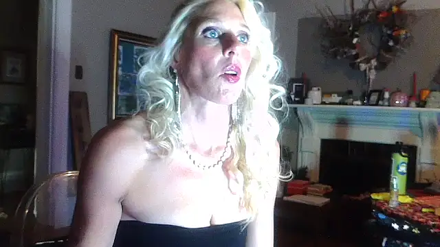 Snapshot of Glamazonx chatting on October 2025 02:23:02 AM Glamazonx online show from October 2025 02:23:02 AM