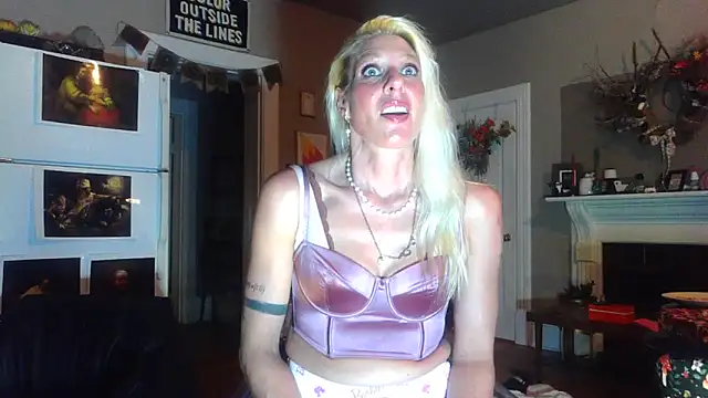 Snapshot of Glamazonx chatting on November 2025 03:39:02 AM Glamazonx online show from November 2025 03:39:02 AM