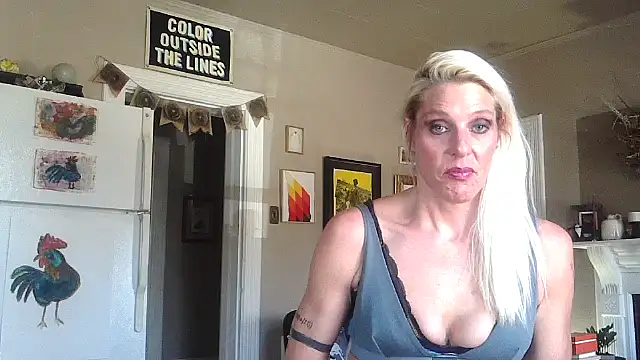 Snapshot of Glamazonx chatting on November 2025 05:31:01 PM Glamazonx online show from November 2025 05:31:01 PM