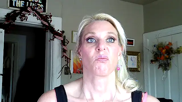 Snapshot of Glamazonx chatting on November 2025 09:07:01 PM Glamazonx online show from November 2025 09:07:01 PM