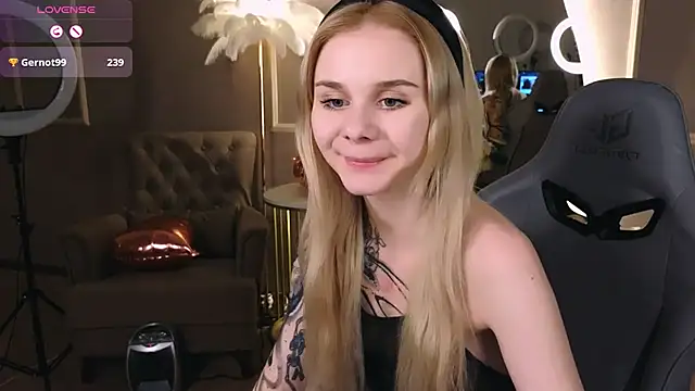 Britney Lynch online show from February 2025 01:00:02 AM