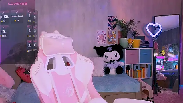 Britney Lynch online show from September 2025 07:58:02 PM