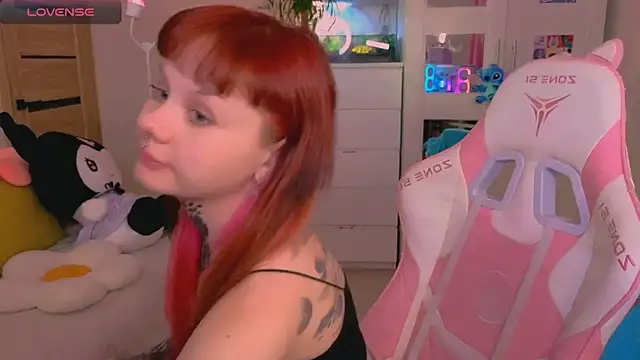 Britney Lynch online show from November 2025 09:59:01 PM