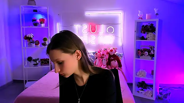 Snapshot of EllaHorton chatting on January 2025 12:35:01 PM EllaHorton online show from January 2025 12:35:01 PM