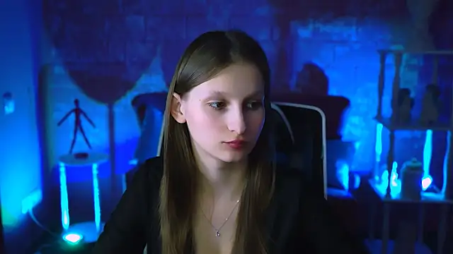 Snapshot of EllaHorton chatting on February 2025 03:43:02 PM EllaHorton online show from February 2025 03:43:02 PM