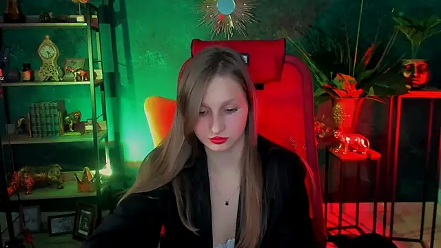 Snapshot of EllaHorton chatting on February 2025 03:37:02 PM EllaHorton online show from February 2025 03:37:02 PM