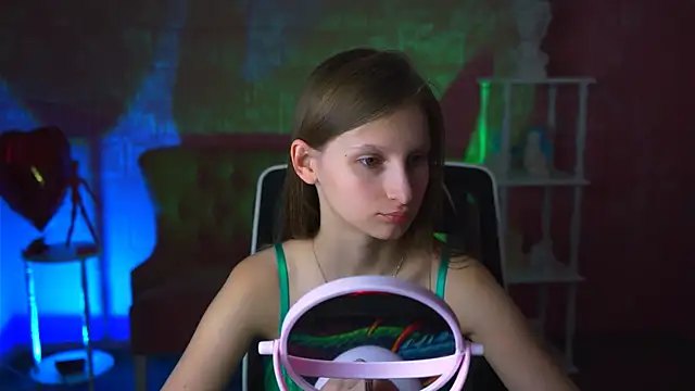 Snapshot of EllaHorton chatting on March 2025 09:07:01 AM EllaHorton online show from March 2025 09:07:01 AM