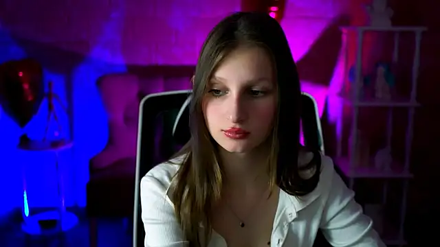 Snapshot of EllaHorton chatting on March 2025 06:22:02 PM EllaHorton online show from March 2025 06:22:02 PM