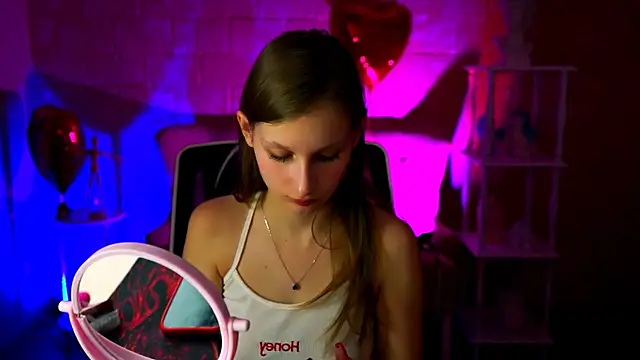 Snapshot of EllaHorton chatting on March 2025 12:33:02 PM EllaHorton online show from March 2025 12:33:02 PM