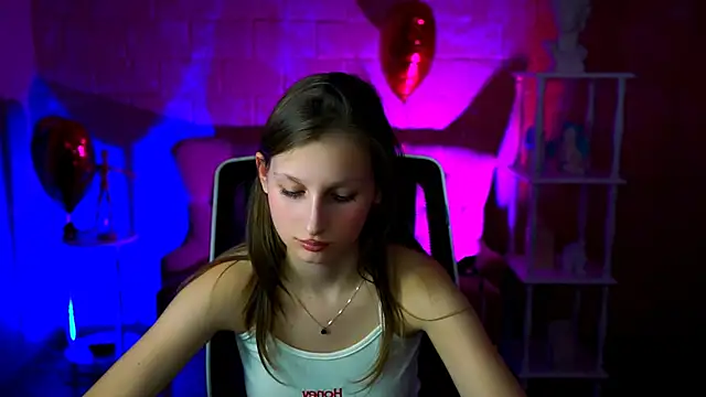 Snapshot of EllaHorton chatting on March 2025 07:06:02 PM EllaHorton online show from March 2025 07:06:02 PM