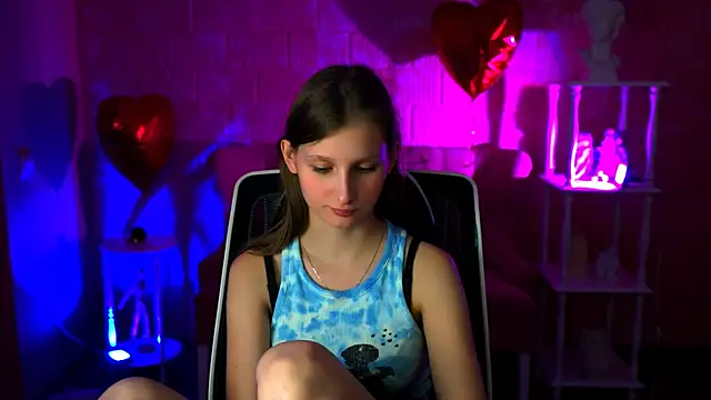 Snapshot of EllaHorton chatting on March 2025 06:50:02 PM EllaHorton online show from March 2025 06:50:02 PM