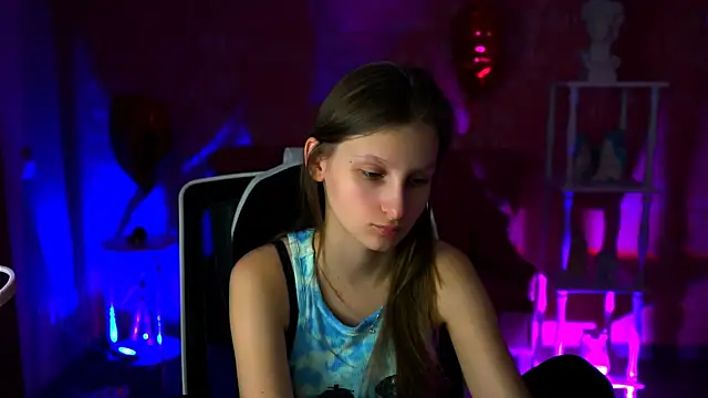 Snapshot of EllaHorton chatting on March 2025 07:09:02 AM EllaHorton online show from March 2025 07:09:02 AM