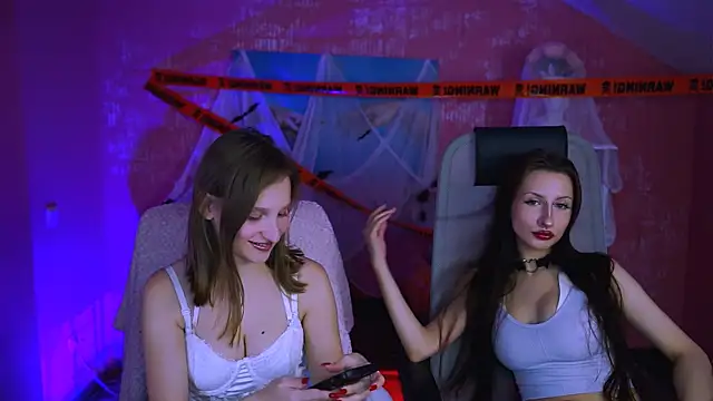 Snapshot of EllaHorton chatting on October 2025 12:39:02 PM EllaHorton online show from October 2025 12:39:02 PM