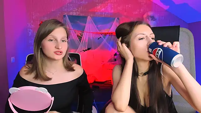 Snapshot of EllaHorton chatting on October 2025 12:44:02 PM EllaHorton online show from October 2025 12:44:02 PM