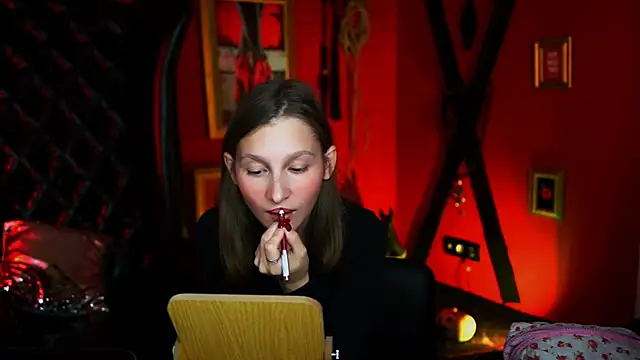 Snapshot of EllaHorton chatting on November 2025 10:24:01 AM EllaHorton online show from November 2025 10:24:01 AM