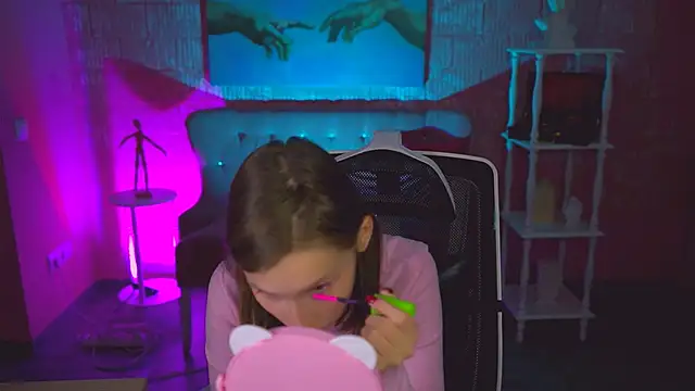 Snapshot of EllaHorton chatting on November 2025 04:29:01 PM EllaHorton online show from November 2025 04:29:01 PM