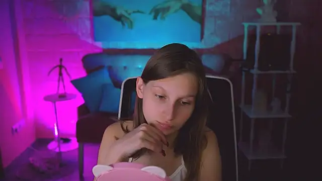 Snapshot of EllaHorton chatting on November 2025 06:19:02 PM EllaHorton online show from November 2025 06:19:02 PM