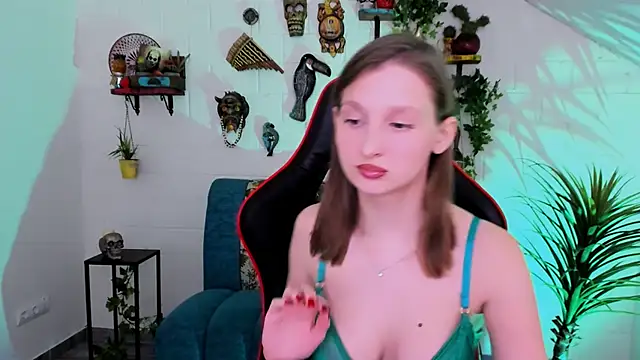 Snapshot of EllaHorton chatting on February 2026 01:12:02 PM EllaHorton online show from February 2026 01:12:02 PM