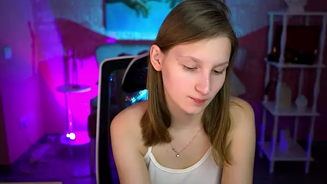 Snapshot of EllaHorton chatting on March 2026 09:44:01 AM EllaHorton online show from March 2026 09:44:01 AM