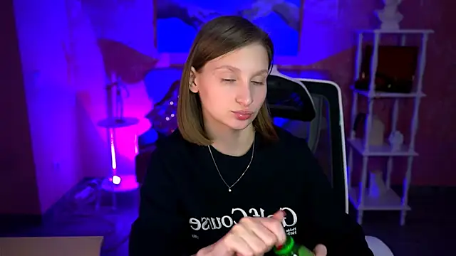 Snapshot of EllaHorton chatting on March 2026 01:40:02 PM EllaHorton online show from March 2026 01:40:02 PM