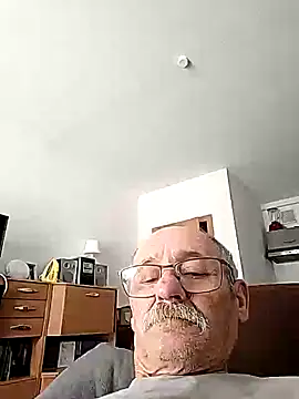 Snapshot of oleg049 chatting on June 2026 08:13:02 AM oleg049 online show from June 2026 08:13:02 AM
