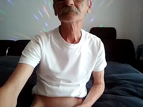 Snapshot of oleg049 chatting on July 2026 11:05:02 AM oleg049 online show from July 2026 11:05:02 AM