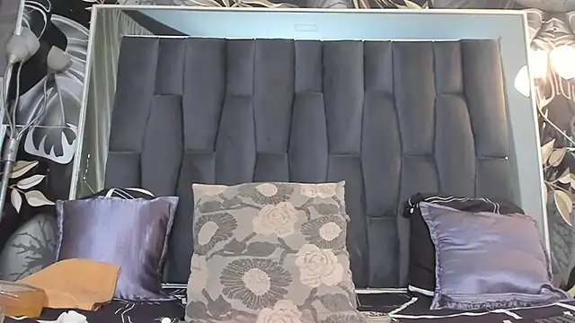 hot milkbitch online show from February 2025 03:23:01 AM