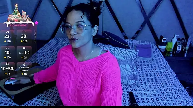 Snapshot of paula_daniela1 chatting on December 2024 10:55:02 PM paula daniela1 online show from December 2024 10:55:02 PM