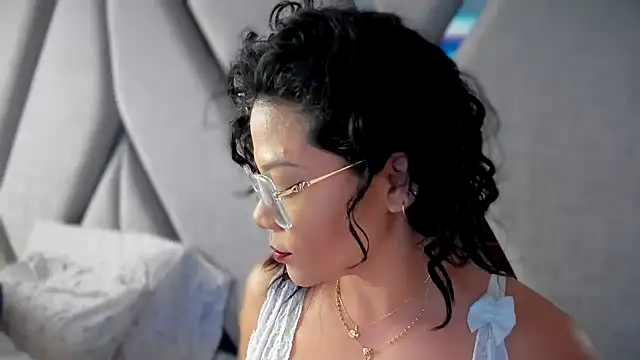 Snapshot of paula_daniela1 chatting on January 2025 08:54:01 PM paula daniela1 online show from January 2025 08:54:01 PM