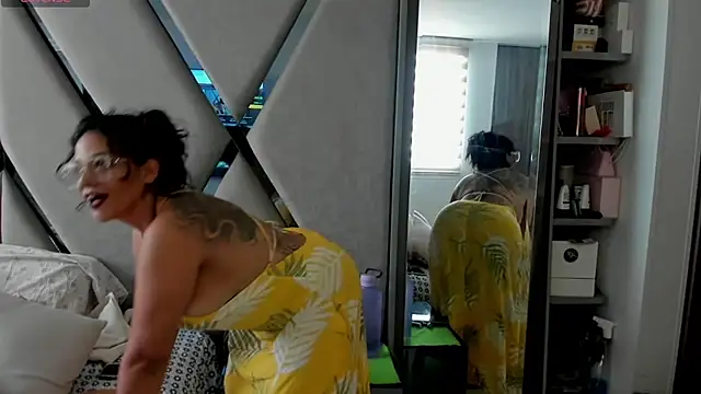 Snapshot of paula_daniela1 chatting on February 2025 09:29:02 PM paula daniela1 online show from February 2025 09:29:02 PM