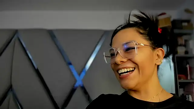 Snapshot of paula_daniela1 chatting on March 2025 09:32:02 PM paula daniela1 online show from March 2025 09:32:02 PM