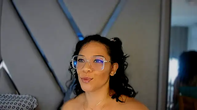 Snapshot of paula_daniela1 chatting on March 2025 09:53:02 PM paula daniela1 online show from March 2025 09:53:02 PM