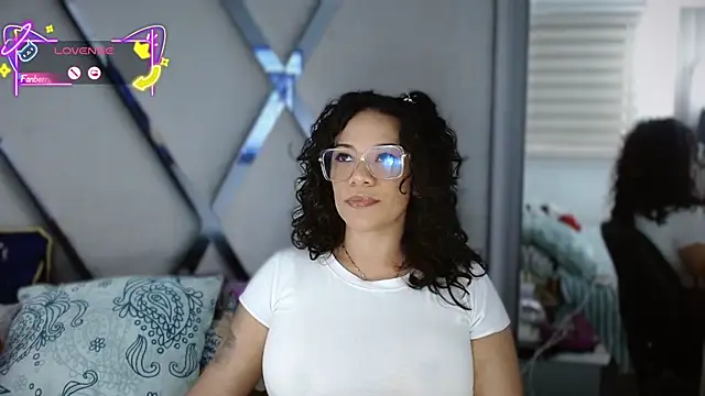 Snapshot of paula_daniela1 chatting on November 2025 09:37:02 PM paula daniela1 online show from November 2025 09:37:02 PM