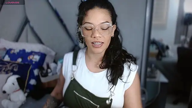 Snapshot of paula_daniela1 chatting on December 2025 03:06:01 PM paula daniela1 online show from December 2025 03:06:01 PM