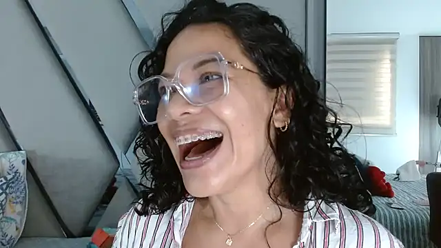 Snapshot of paula_daniela1 chatting on January 2026 07:19:01 PM paula daniela1 online show from January 2026 07:19:01 PM