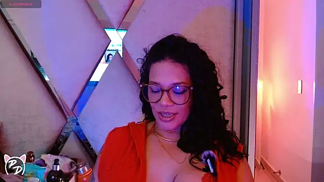 Snapshot of paula_daniela1 chatting on June 2026 09:53:02 PM paula daniela1 online show from June 2026 09:53:02 PM