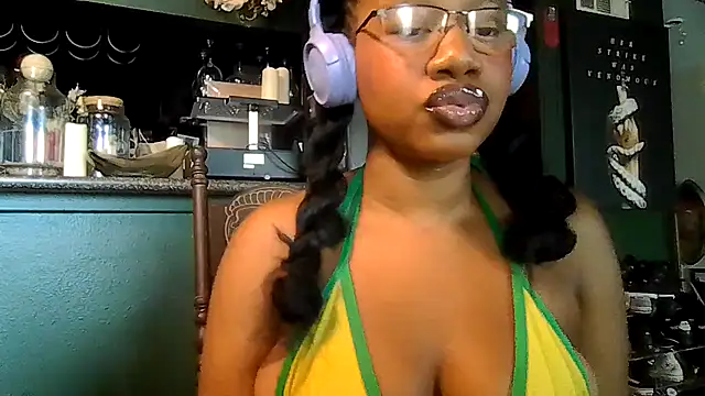 Snapshot of goddessdaisysky chatting on June 2026 05:08:01 PM goddessdaisysky online show from June 2026 05:08:01 PM