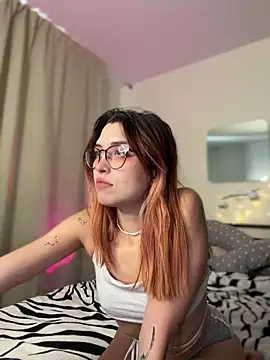 Snapshot of Evangeline_Lawrence_ chatting on March 2025 01:40:02 PM Evangeline Lawrence online show from March 2025 01:40:02 PM