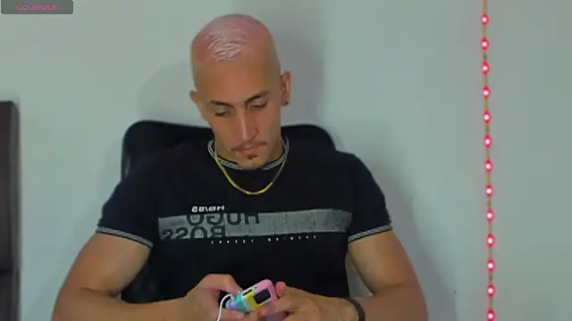 MikeRoss7777 online show from February 2025 10:10:02 PM