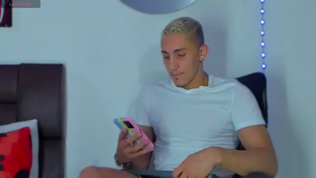 MikeRoss7777 online show from March 2025 05:01:02 AM