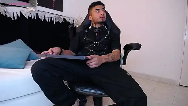 JuanCamiilo 66 online show from December 2024 05:21:01 AM