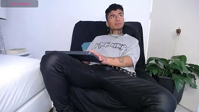 JuanCamiilo 66 online show from December 2024 09:17:02 PM