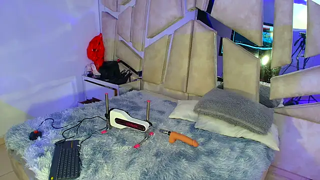 Natalyefoster online show from February 2026 05:00:01 PM