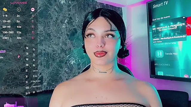 Emmaa Saenz  online show from February 2026 10:38:02 PM